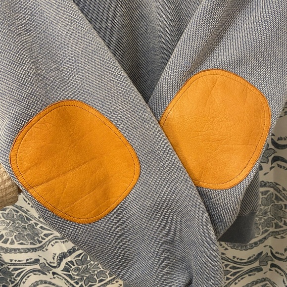 Preppy Old Money Men's Pullover with Tan Elbow Patches - Picture 7 of 9